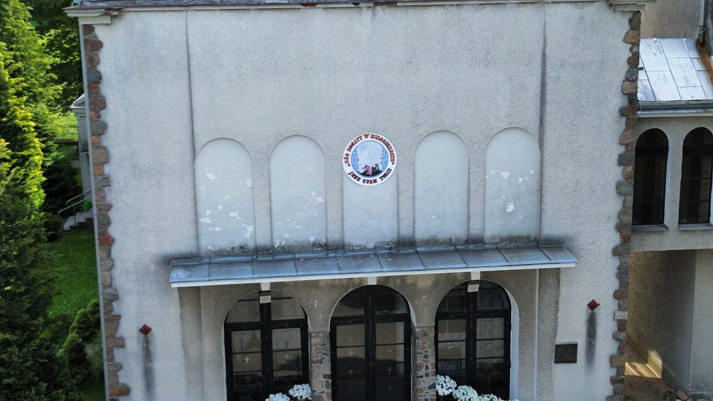 Parafia w Sobikowie i okolica — fotografia z drona