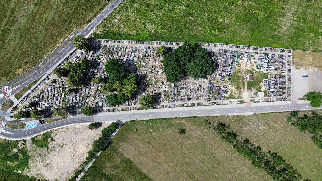 Parafia w Sobikowie i okolica — fotografia z drona