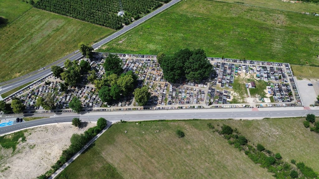 Parafia w Sobikowie i okolica — fotografia z drona
